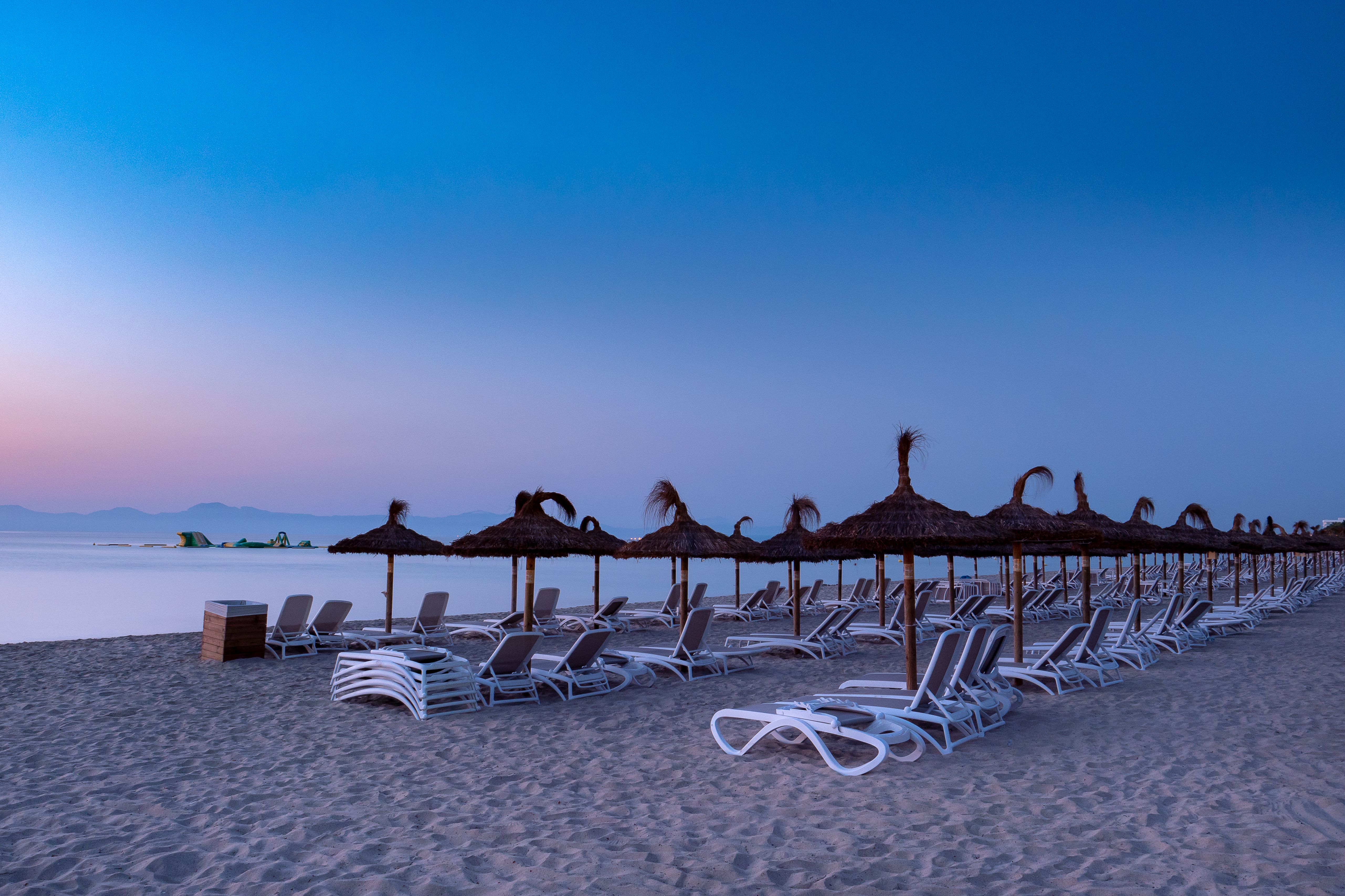 Why AI travel planners suggest the same places. Read your instinct with U-GO.